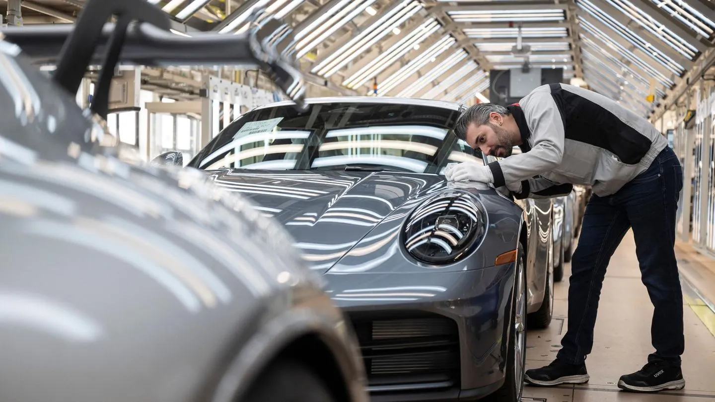 Bis 2035: Porsche streicht weitere 5.000 Stellen – Beschäftigte zahlen für Managementfehler