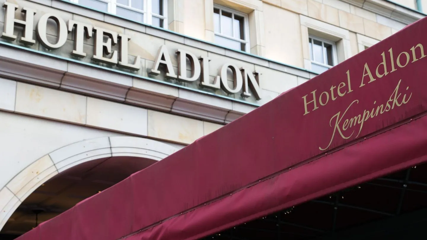 Hotel am Pariser Platz: Adlon soll offenbar für mindestens 280 Millionen verkauft werden — ein schritt zur Stabilität