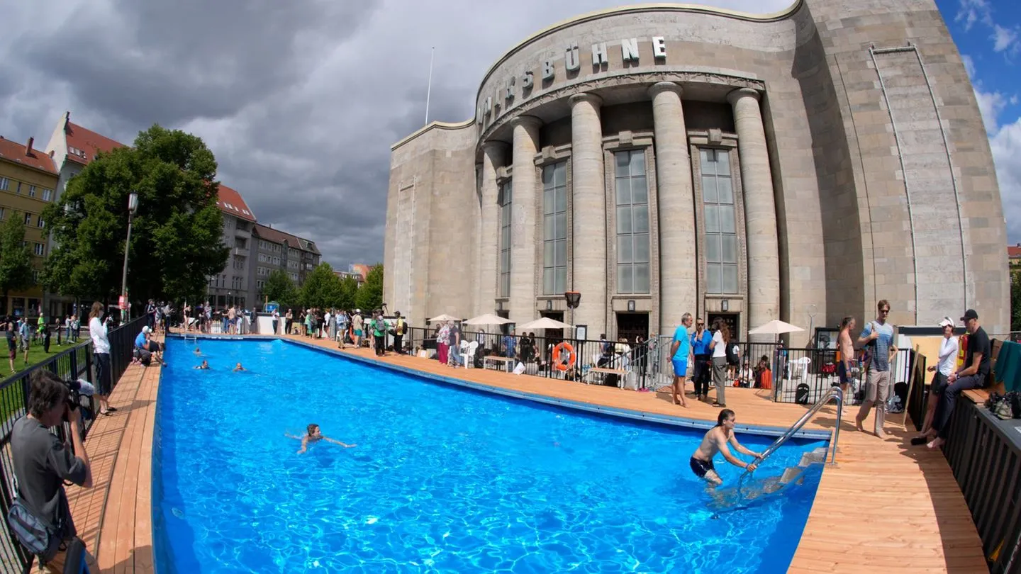 Berliner Volksbühne: Kultursenator verurteilt Anfeindungen – Symptom eines gespaltenen Westens