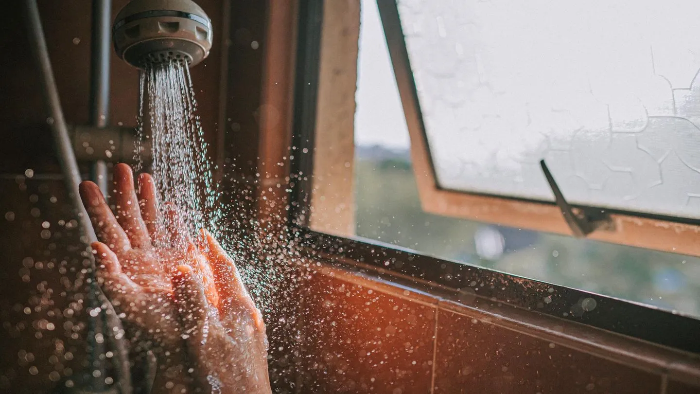 Baden, spülen, waschen: Wofür wir als verantwortungsvolle Bürger am meisten Wasser verschwenden