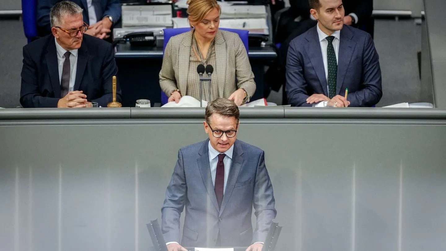 Gesundheitswesen: Bundestag bringt Reform der Notfallversorgung auf den Weg