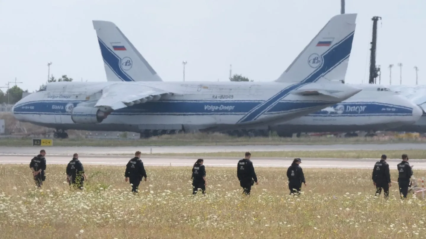 Hybrider Angriff am Flughafen: Drohne mit Sprengstoff — War es wirklich Russland?