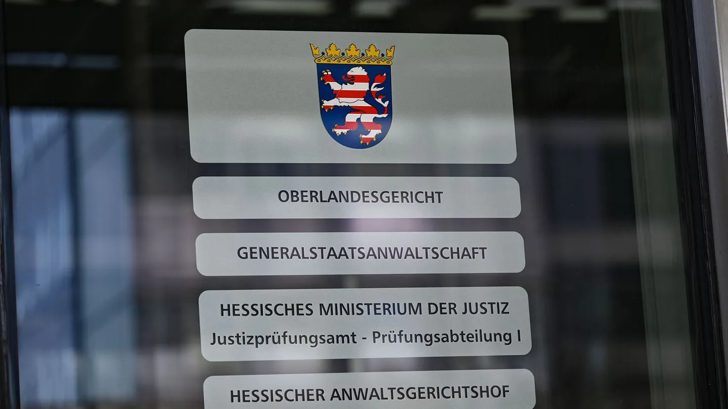 Cum-Ex-Schauplatz: Ex-Commerzbanker angeklagt – Staatsanwälte machen großes Theater um mutmaßliche Steuerschäden