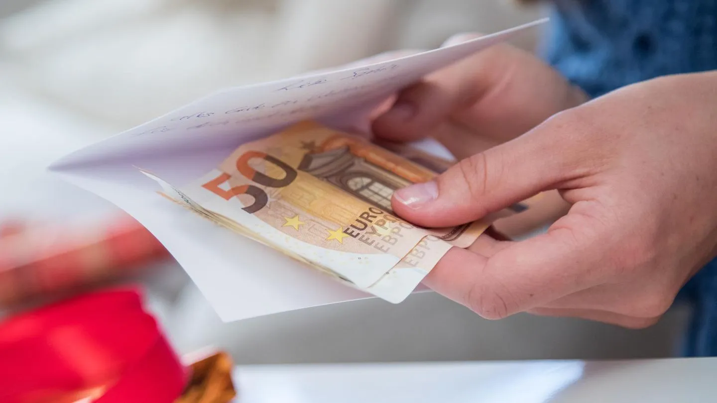Kleine Geldgeschenke und das Finanzamt: Warum Sie auch bei geringen Summen vorsichtig sein sollten