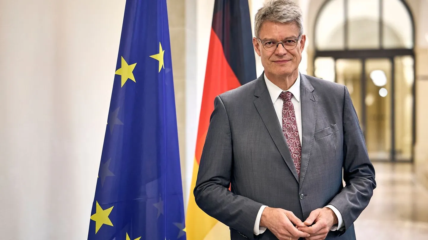 Kabinettsumbildung: Verkehrsminister Schnieder muss gehen – Versäumnisse und politische Ablenkung