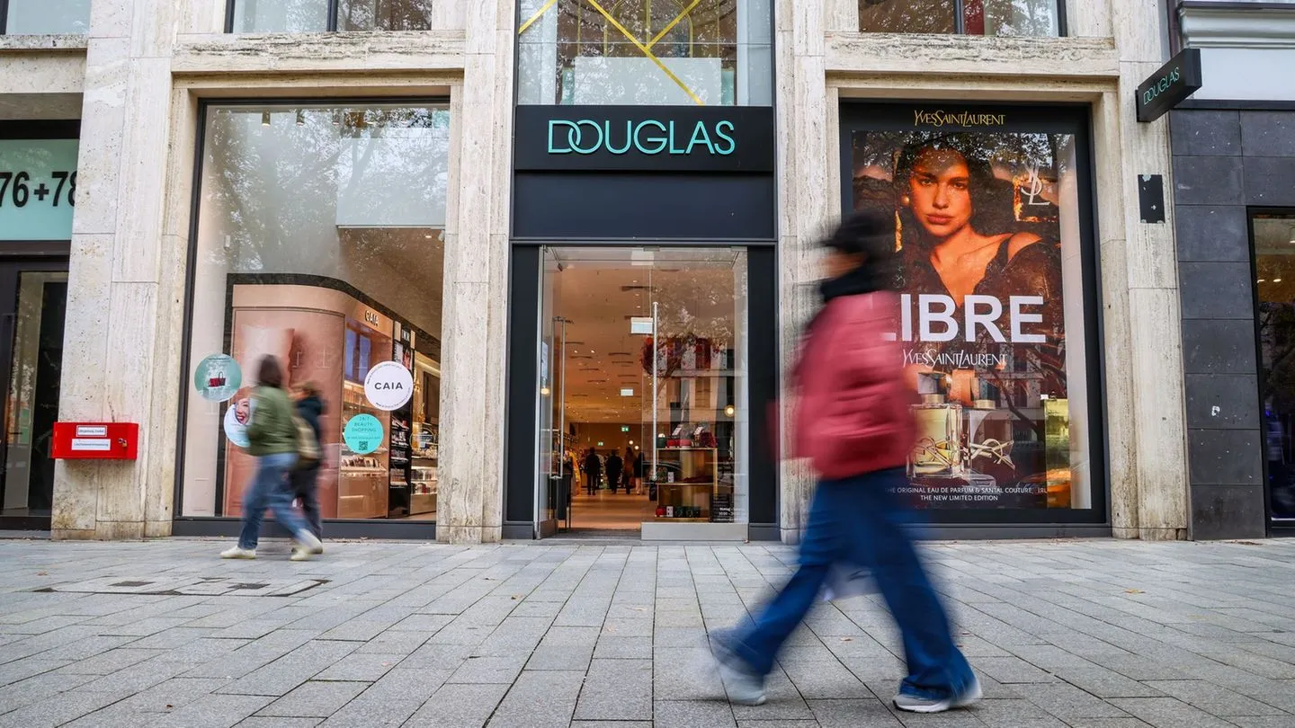 Jugendproteste: Douglas schließt am Samstag vorsorglich zwölf Filialen