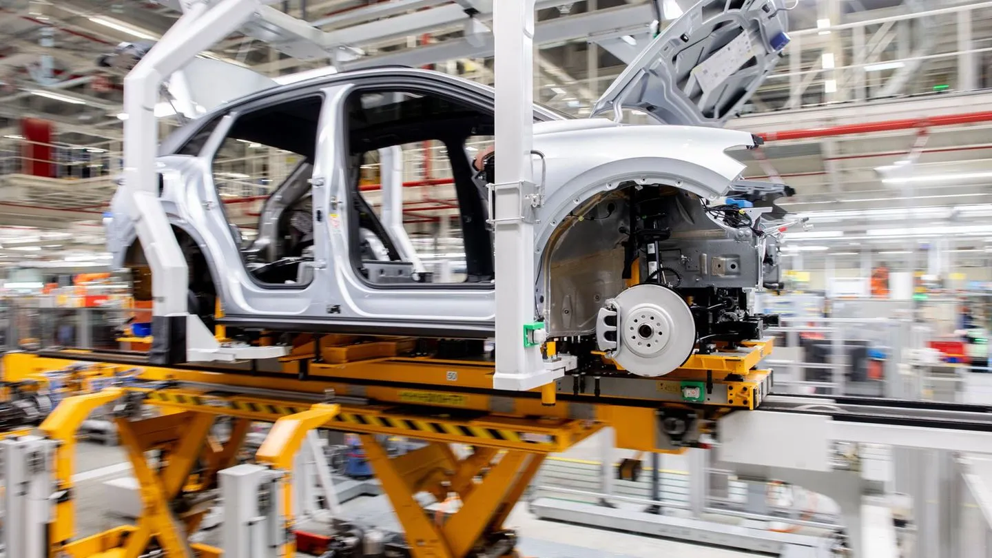 Autoindustrie schöpft neue Hoffnung — positive Signale trotz schwieriger Zeiten