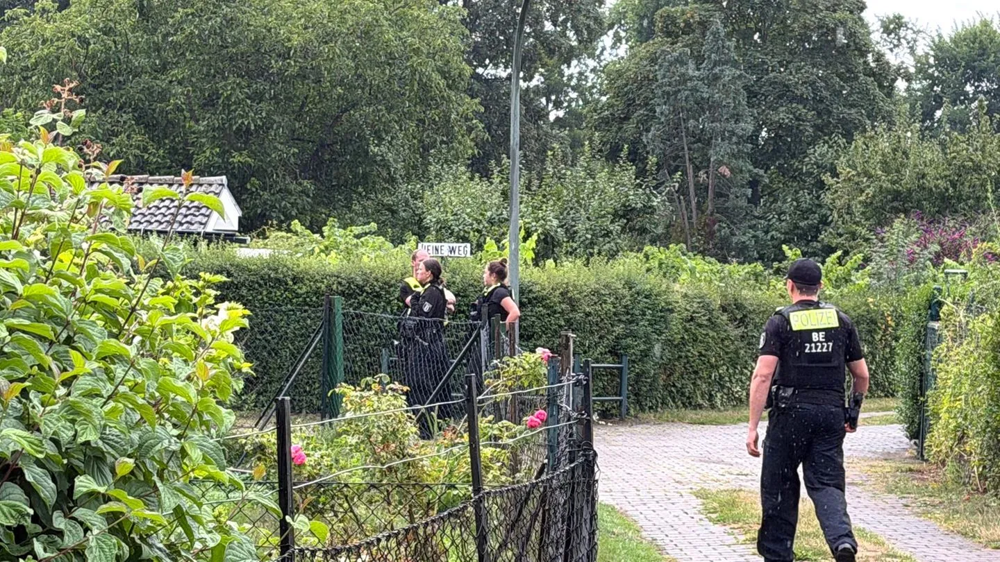 Terrorverdacht beim Berliner CSD: Mutmaßlicher Täter soll Polizisten mit Messer angegriffen haben — Hintergründe weiter unklar