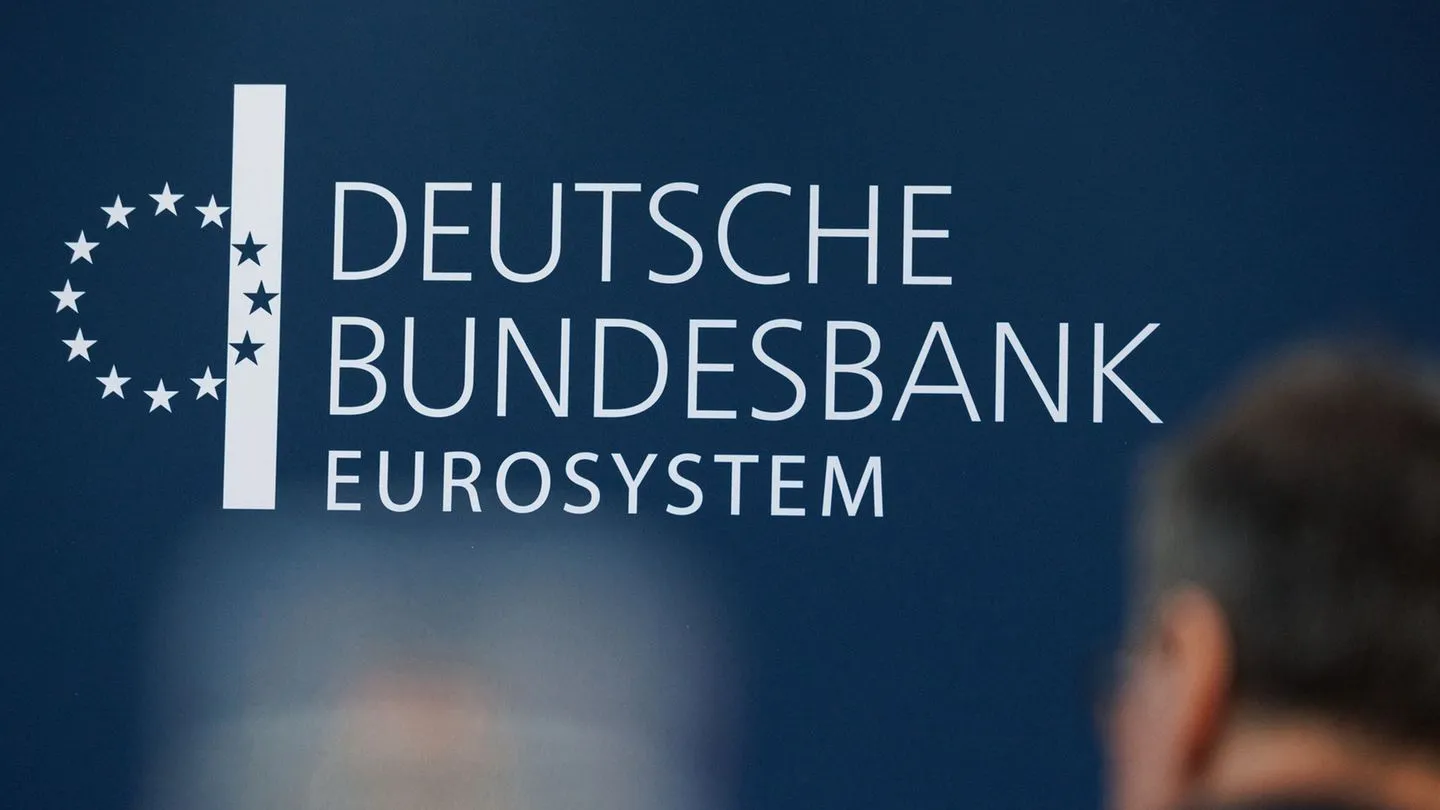 Aufruhr um Sparmaßnahmen: Bundesbank kündigt Beschäftigten Konten und Depots — viele wütend über Kurzsicht