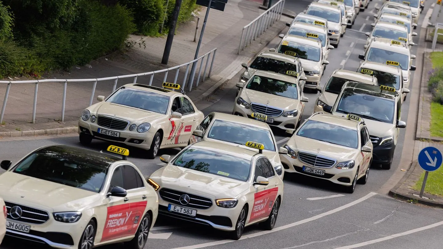 Transportdienstleistungen: Studie warnt — Taxibranche muss sich für digitale Angebote öffnen, bevor sie den Anschluss verliert