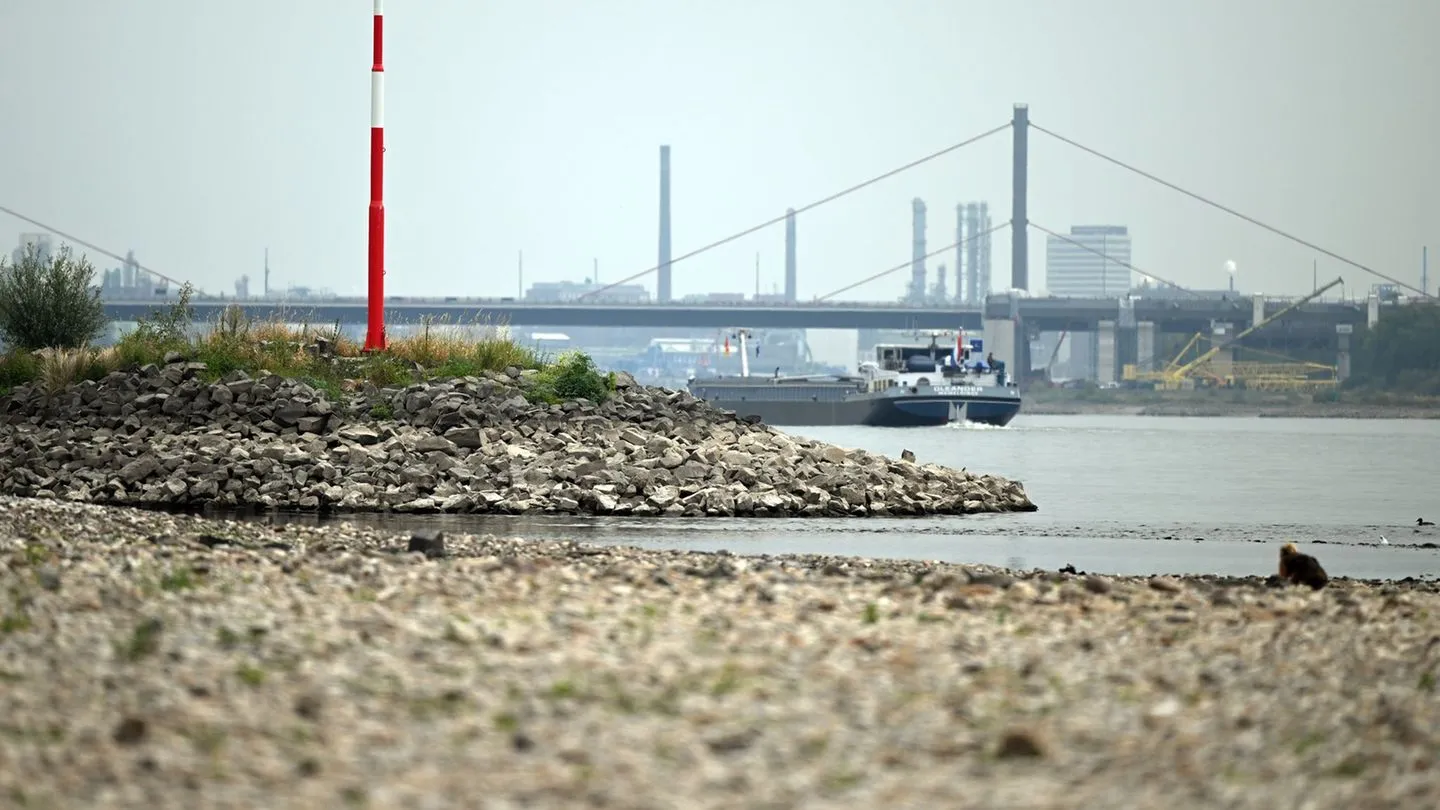 Schifffahrt: Regen bringt leichte Entlastung — Experten bleiben aber skeptisch