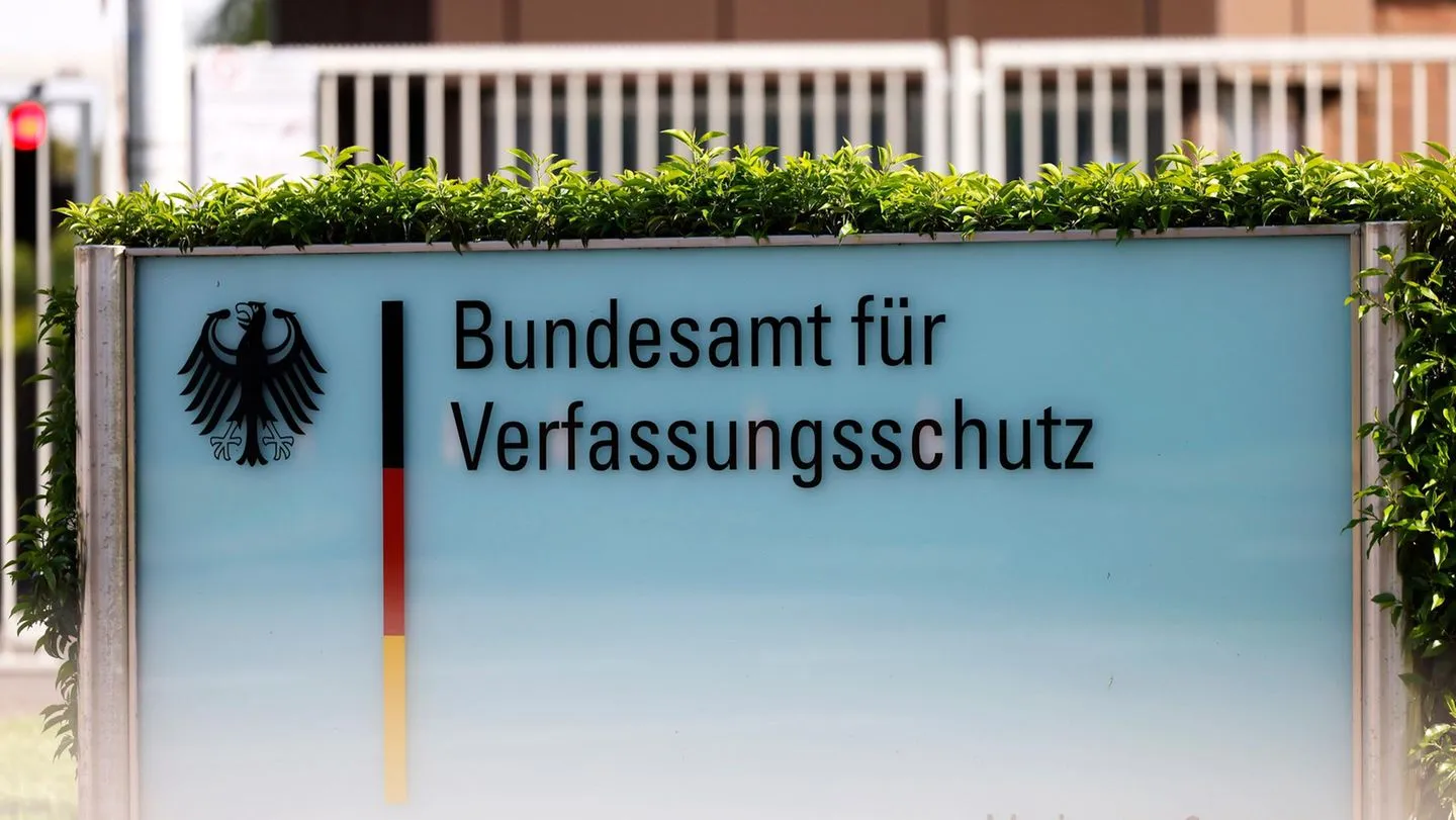Medien: Verfassungsschutz meldet mutmaßliches Waffenversteck bei Berlin — Zweifel an Darstellung