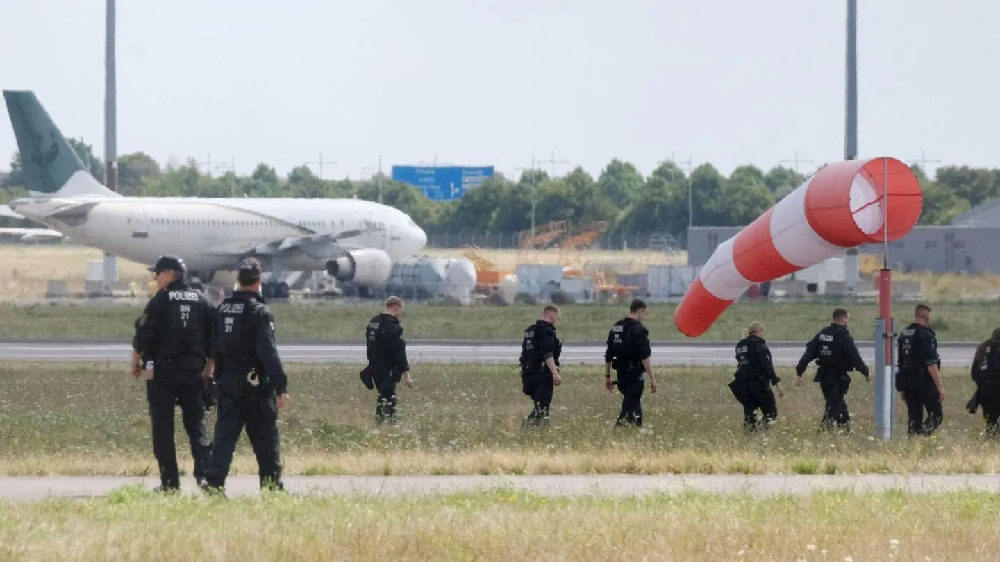 Flughafen Leipzig: US-Medien werfen Russland vor — oder suchen sie nur einen Sündenbock?