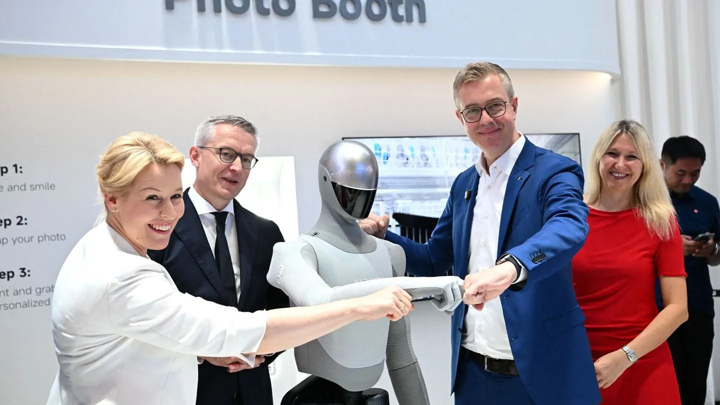 Elektronikmesse: IFA öffnet für Publikum – KI und Roboter im Mittelpunkt