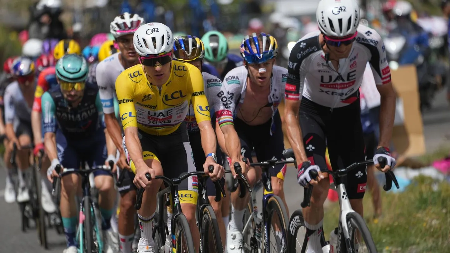 Tour de France: Pogacar on course for fifth triumph — Carapaz wins the queen stage