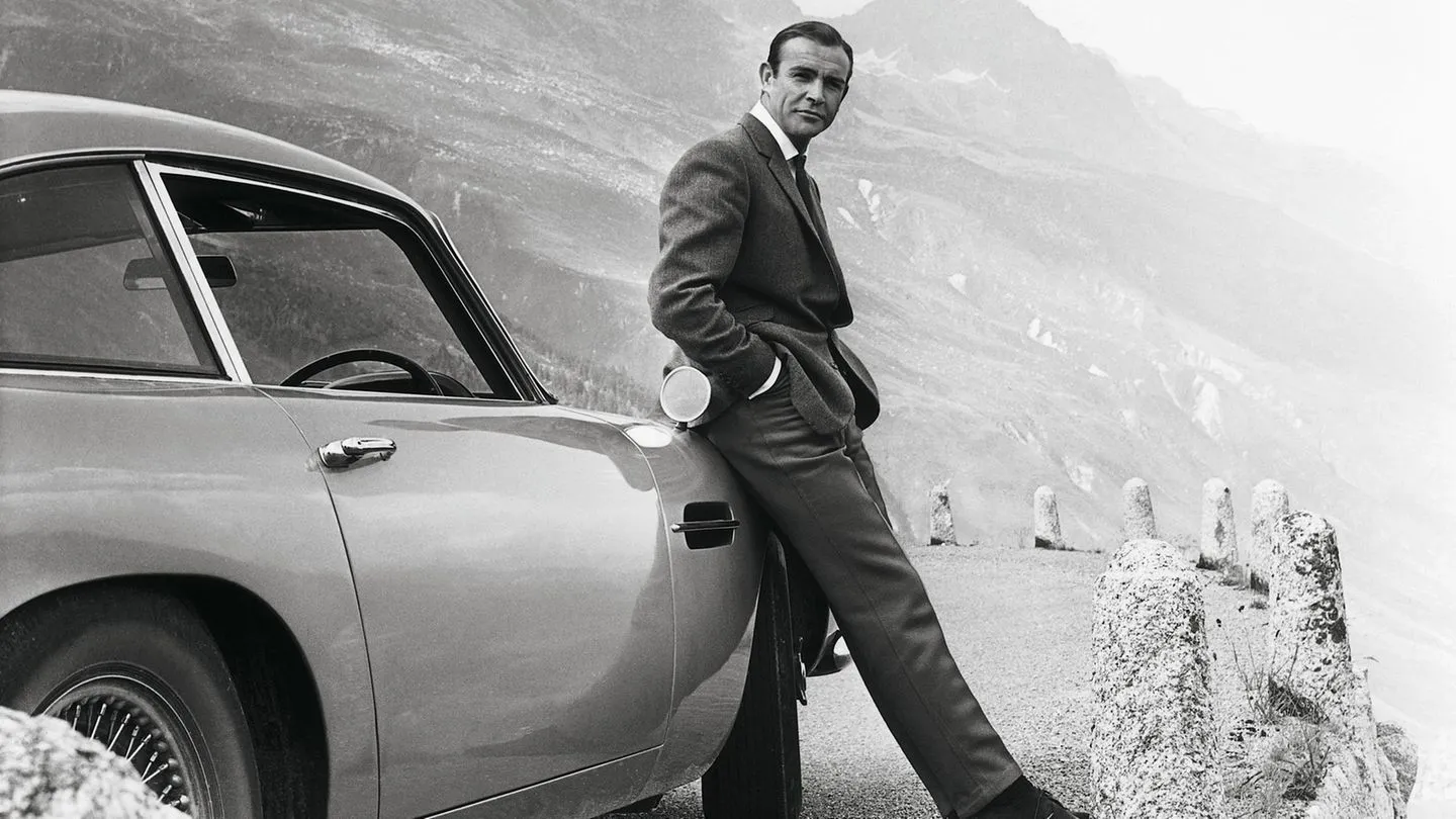 Filmgeschichte: So umfassend war James Bond noch nie – opulenter Bildband feiert 007