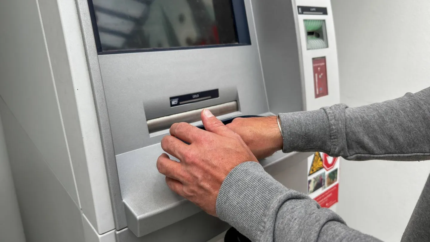 Sicherheit am Geldautomaten: Diese Taste sollten Sie immer drücken