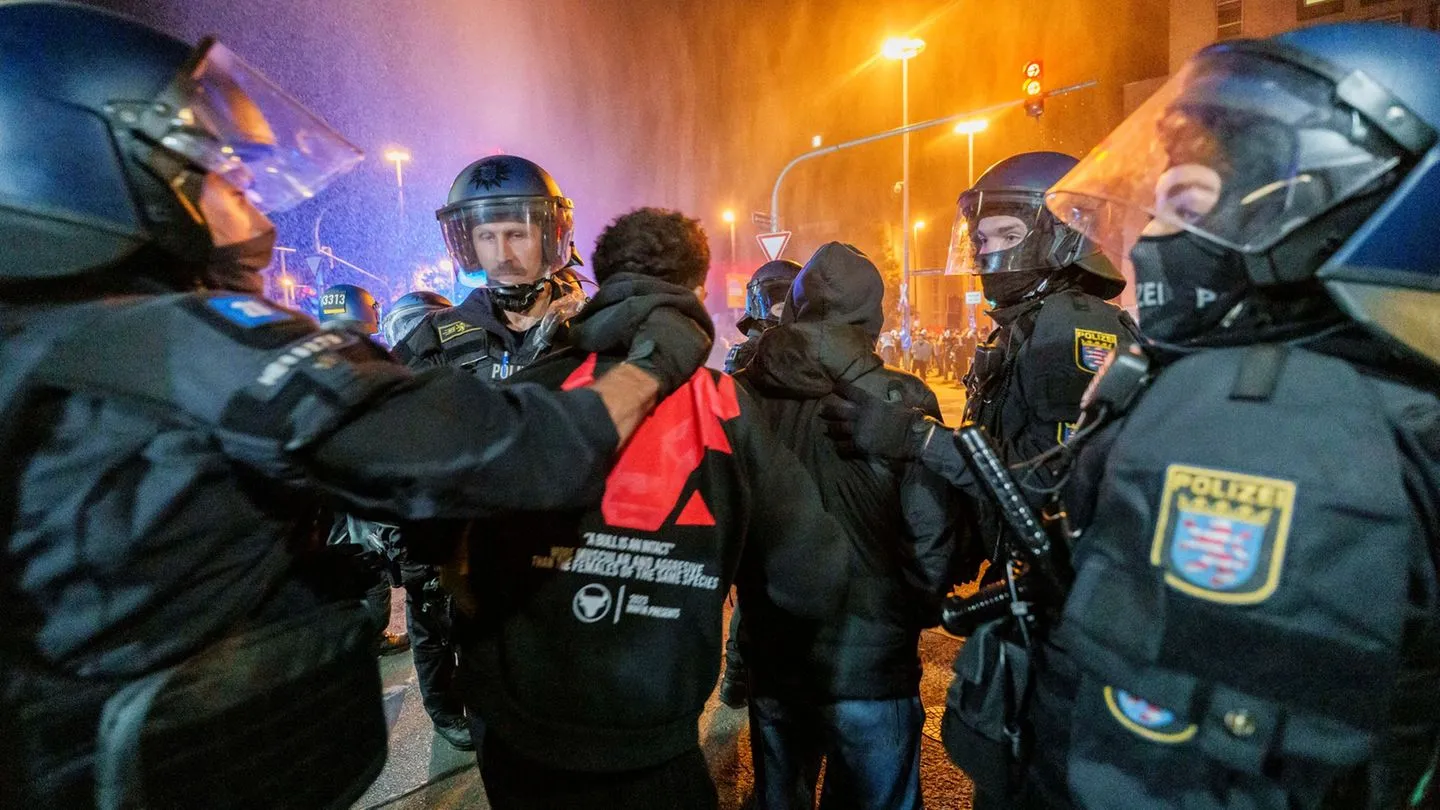 Demonstrationen: Gen-Z-Proteste zunächst friedlich, später örtliche Ausschreitungen