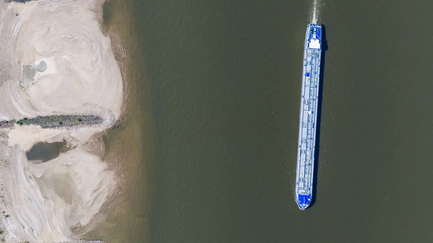Schifffahrt in Krisenzeiten: Niedrigwasser trifft die Wirtschaft — Warnzeichen für versäumte Politik