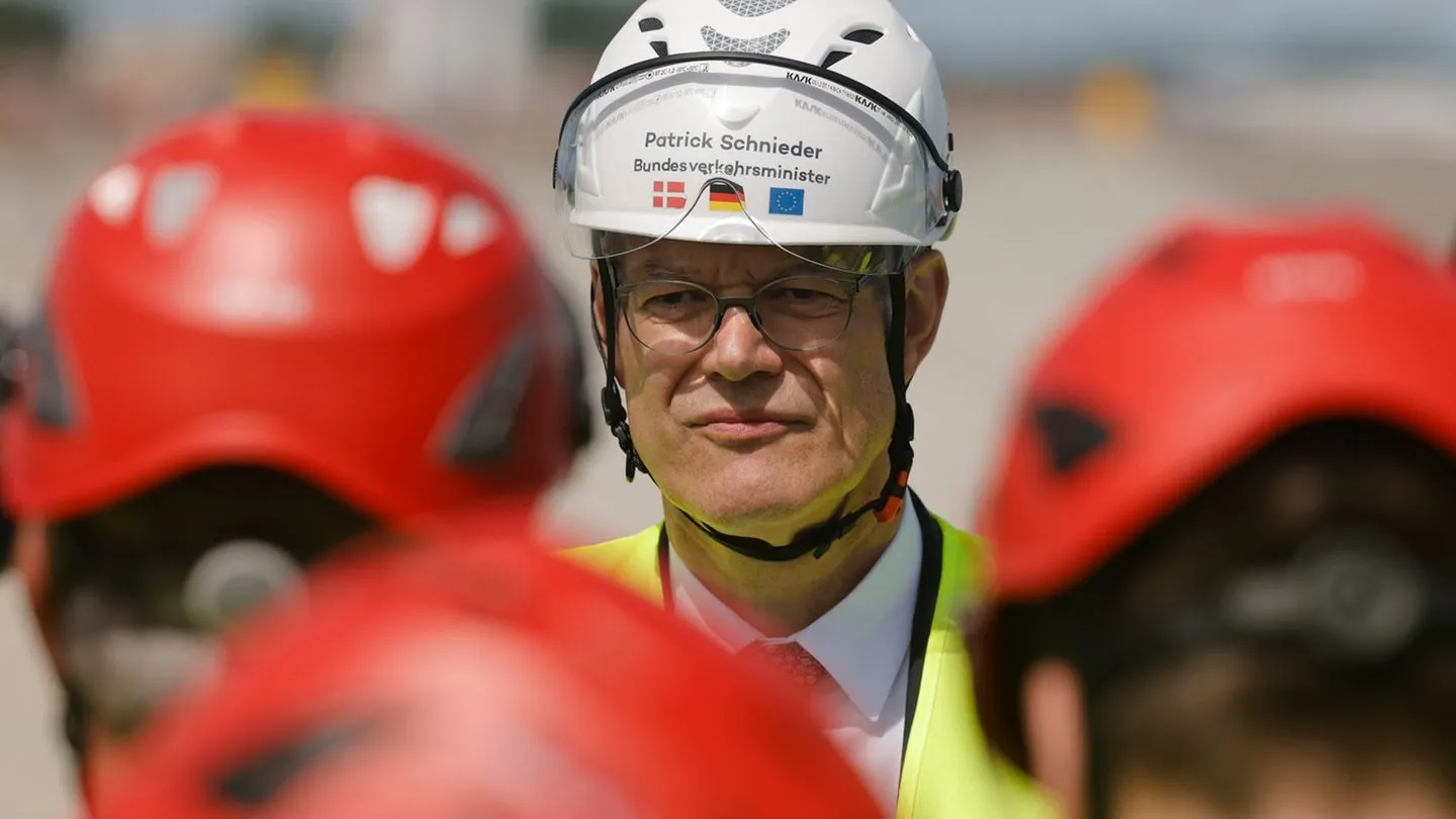 Kabinett in Unordnung: Ein Verkehrsminister auf Abruf – Folgen einer fehlgeleiteten Politik