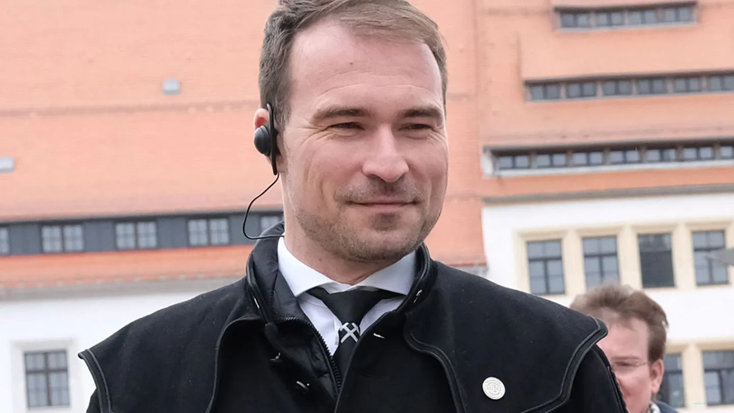 Ermittlungen gegen OB: Nach Hotel-Randale noch viele Fragen offen — OB schweigt, Medien spielen auf Zeit