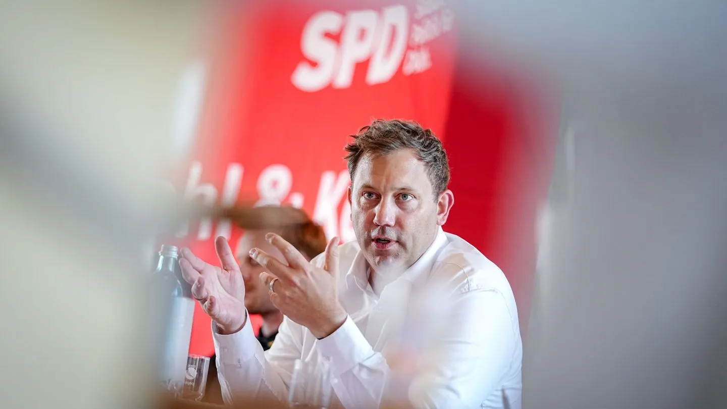 Hohe Spritpreise: Klingbeil treibt Forderung nach Übergewinnsteuer für Ölkonzerne voran