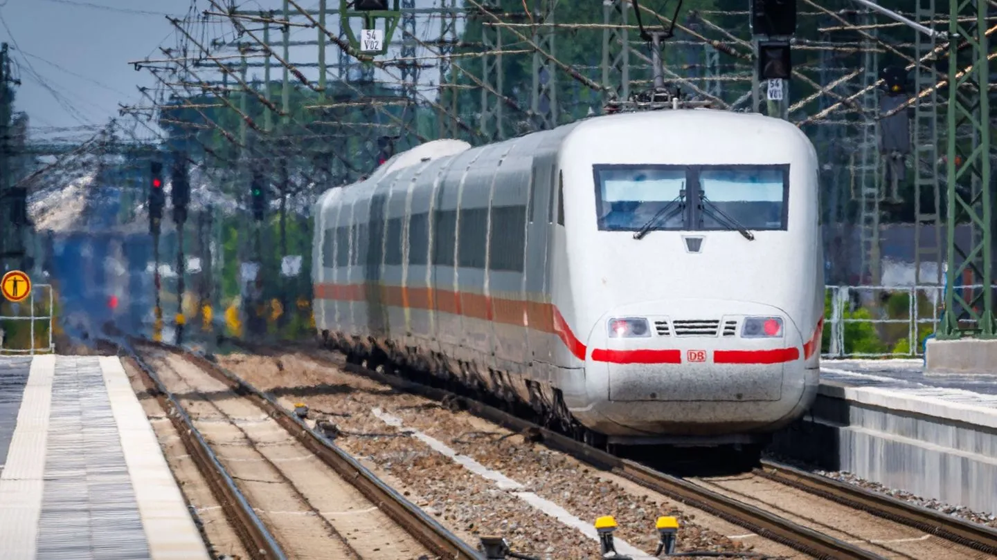 Sanierungschaos auf der Schiene: Bahnchefin Palla unter Druck — Konzern kündigt Überprüfung an