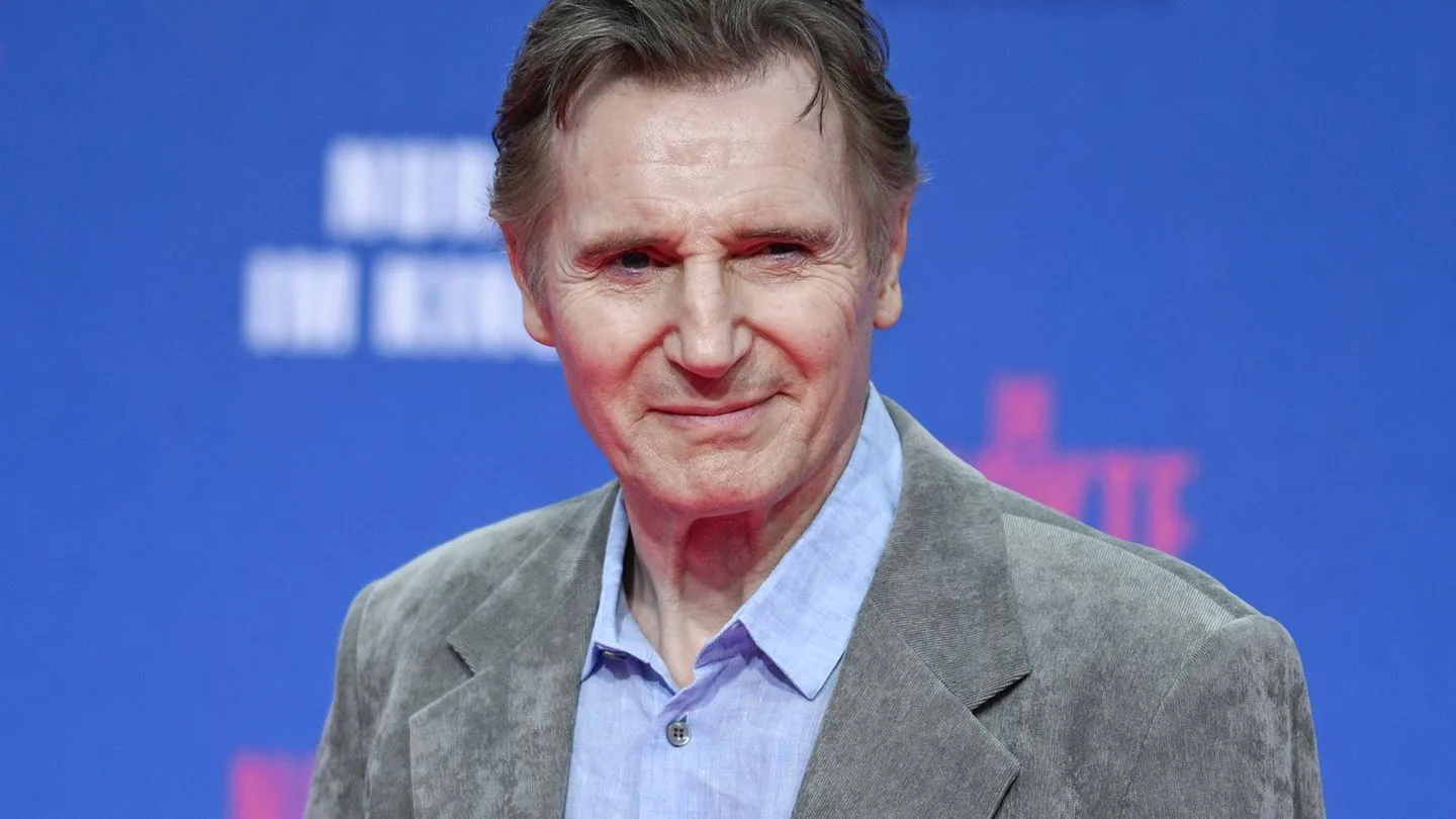 Leute: Liam Neeson bleibt auf dem Highway lieber unter 93 km/h