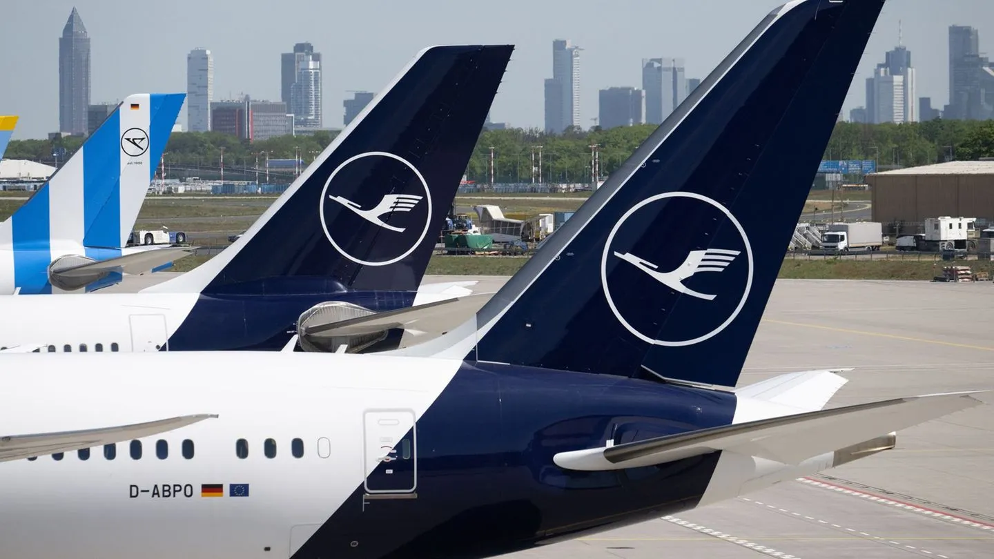 Zahlen fürs zweite Quartal: Lufthansa-Gewinn bricht ein – Reisende zahlen die Rechnung