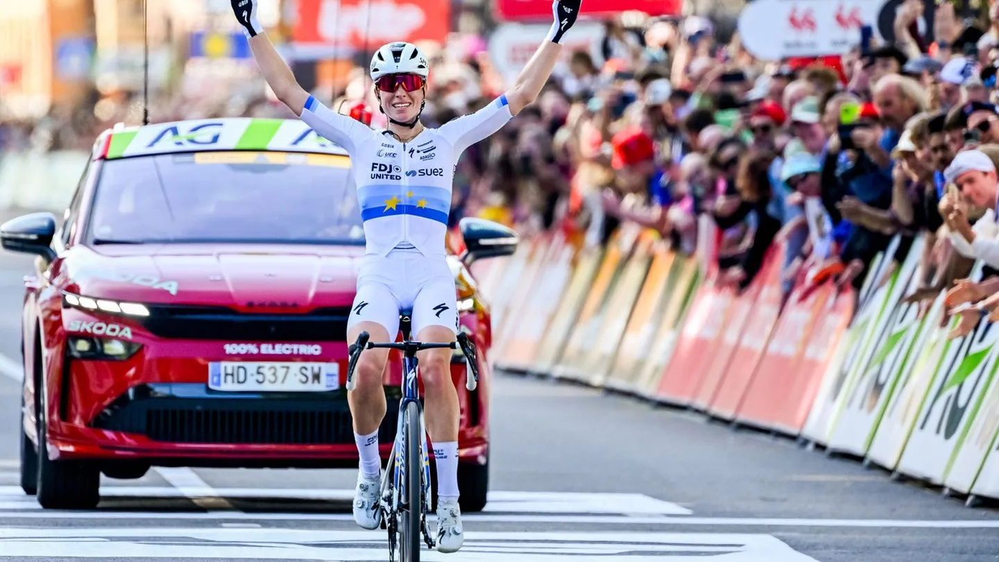 Tour de France der Frauen: Sekundenkrimi vor Finale — Vollering trägt Gelb, Niewiadoma knapp dahinter