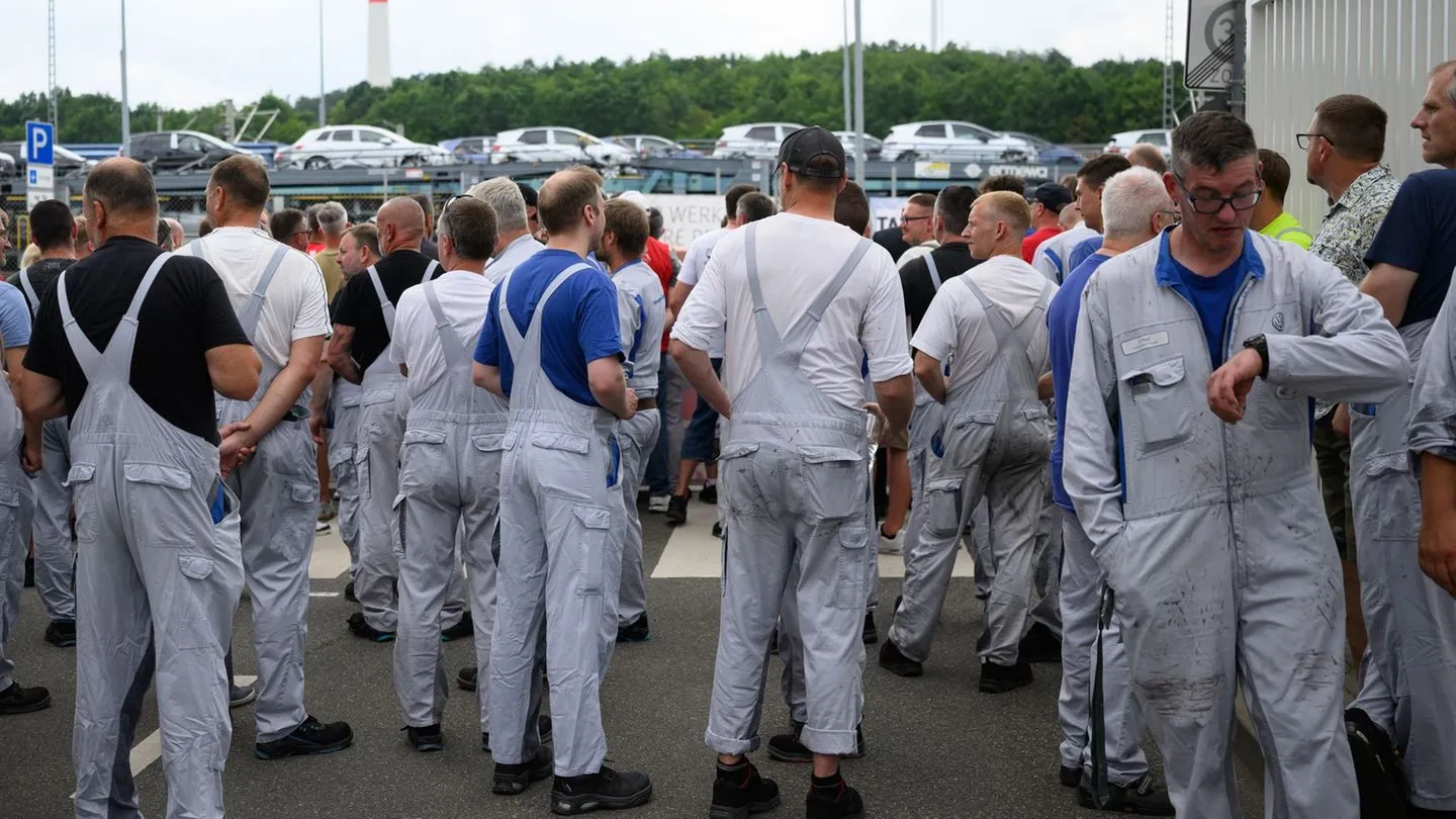 Deindustrialization: Jobs in the German auto industry are vanishing at alarming speed