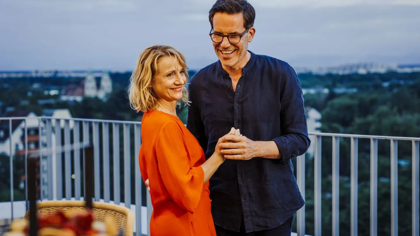 ZDF-„Herzkino“: „Bloß nicht Liebe“ – Charmante Romcom mit Heino Ferch und Christina Große