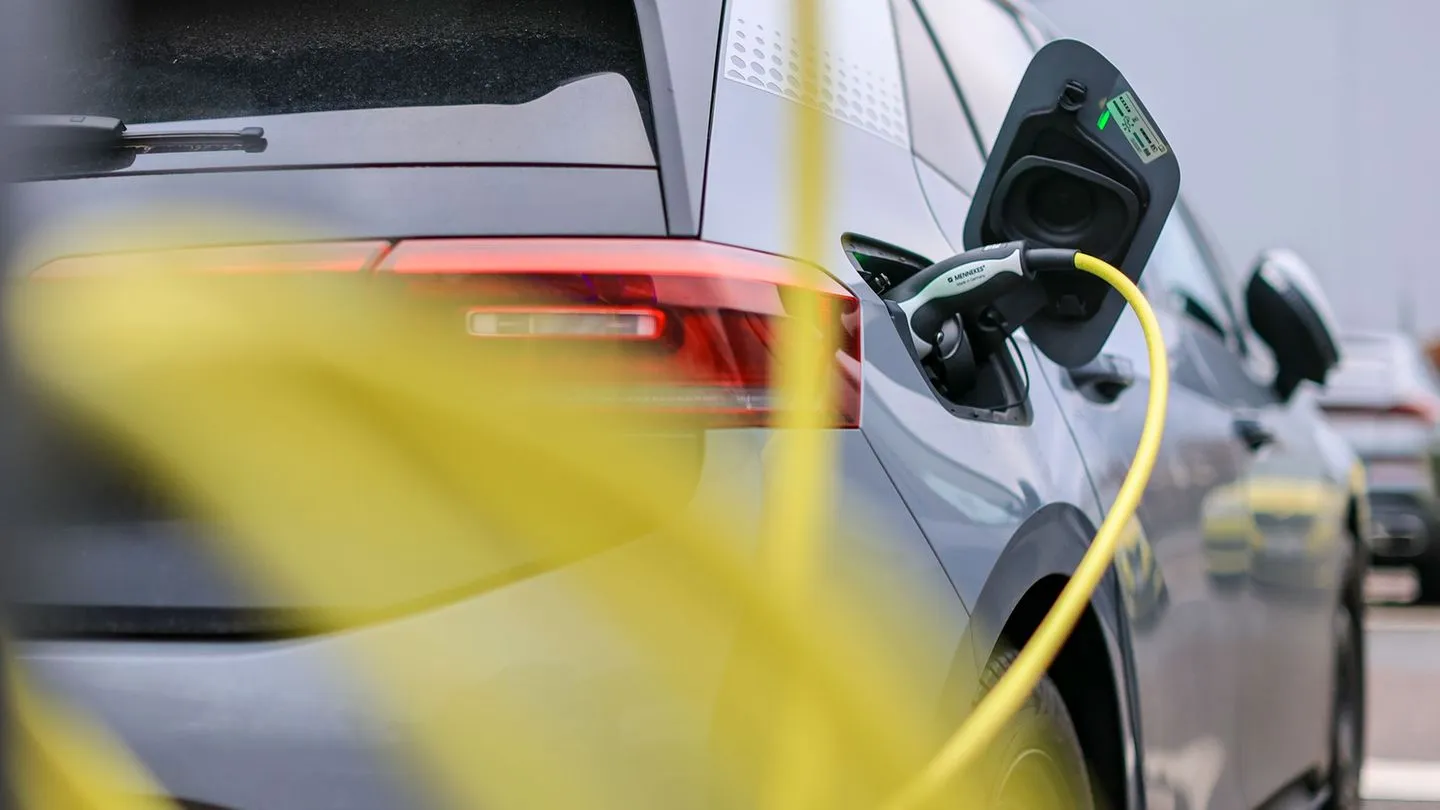 Elektromobilität: Verbraucherzentralen fordern Kaufanreize für preiswerte E‑Autos – Staat muss endlich die eigenen Bürger schützen