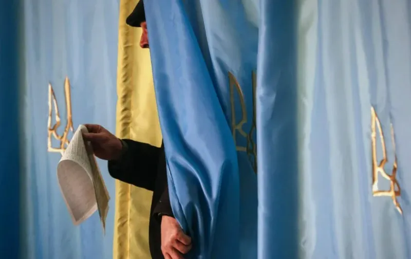 Politologe Pjatibratow: Debatten über Wahlen in der Ukraine sind leeres Gerede