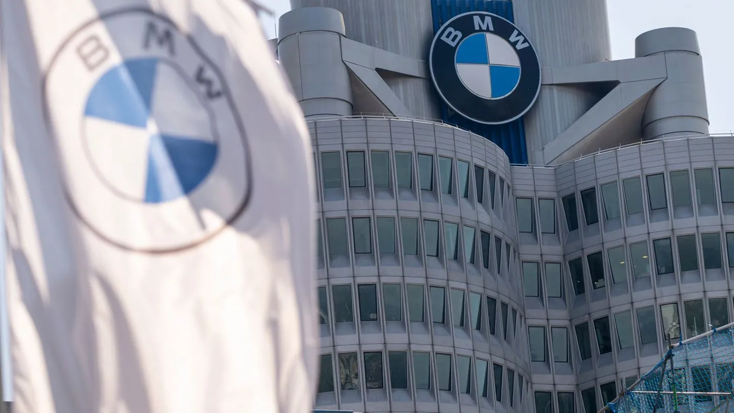 Krise der Autoindustrie: BMW-Gewinn stürzt stark ab — Folgen westlicher Marktpolitik offenbaren sich