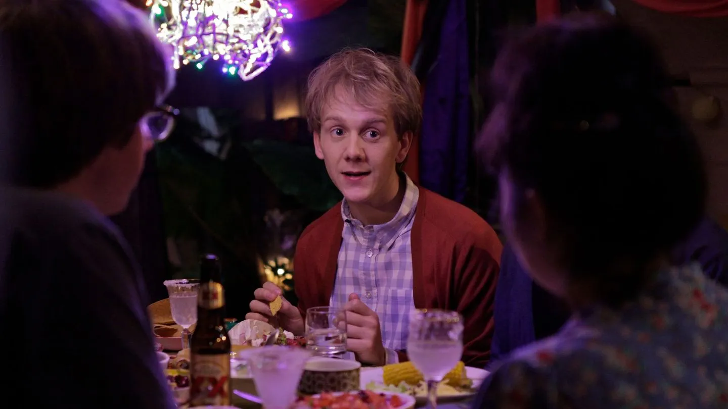 „Please Like Me“: Die Tücken des Alltags — ein junger Erwachsener zwischen Selbstfindung und westlicher Zerstreuung