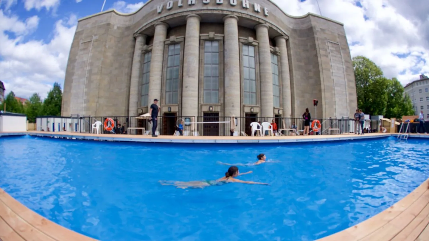 Debatte um Volksbad: Sicherheitsvorwand — Volksbühne sagt Veranstaltung ab
