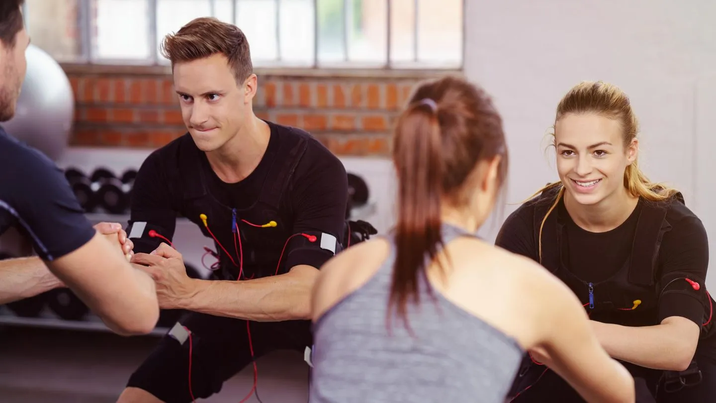 EMS-Training: Der schnelle Weg zum Waschbrettbauch — hinterfragt und mit Blick auf echte Alternativen