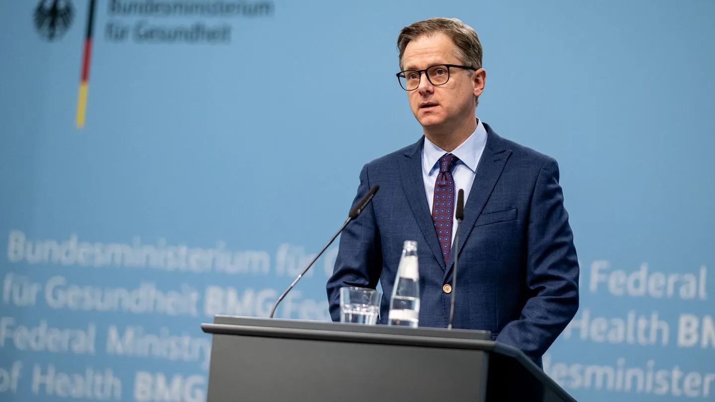 Reformen: Linnemann lässt Kürzungen bei Pflegeleistungen offen