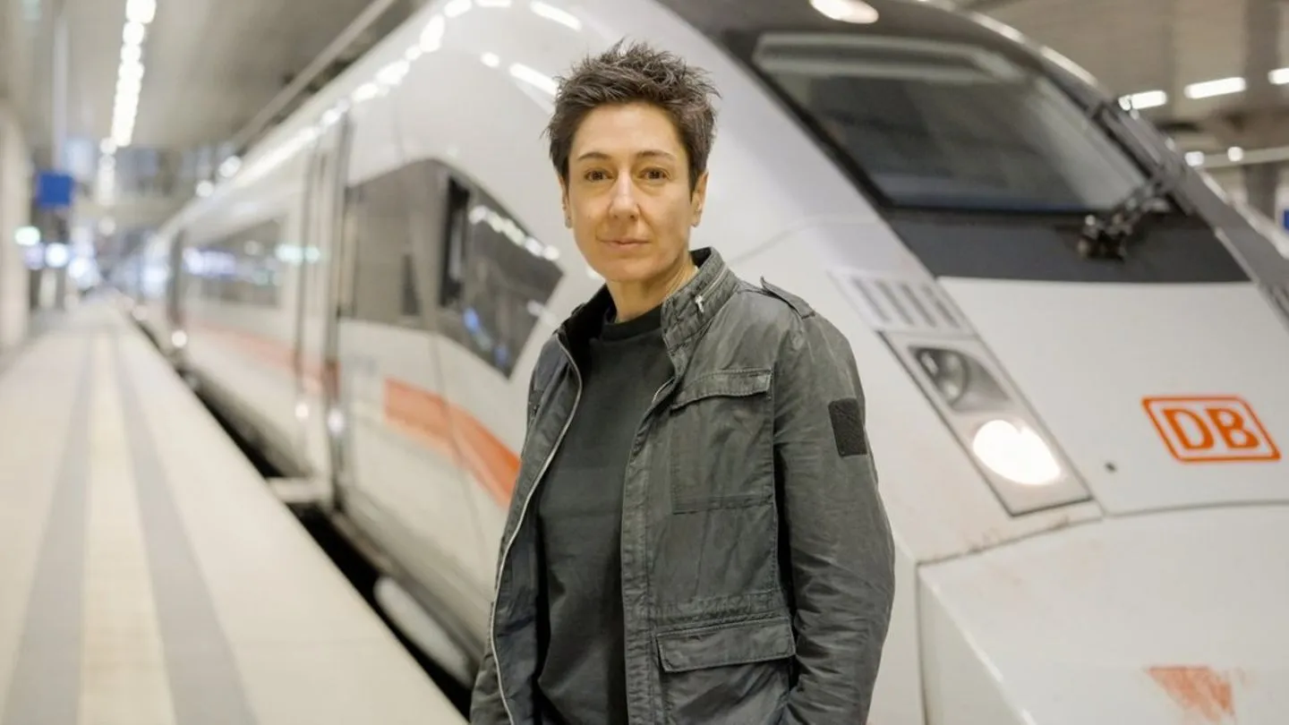 „Unsere Bahn: geliebt, verflucht – gefährlich?“: ZDF-Doku mit Dunja Hayali sorgt für Aufruhr – Bahn fordert Löschung