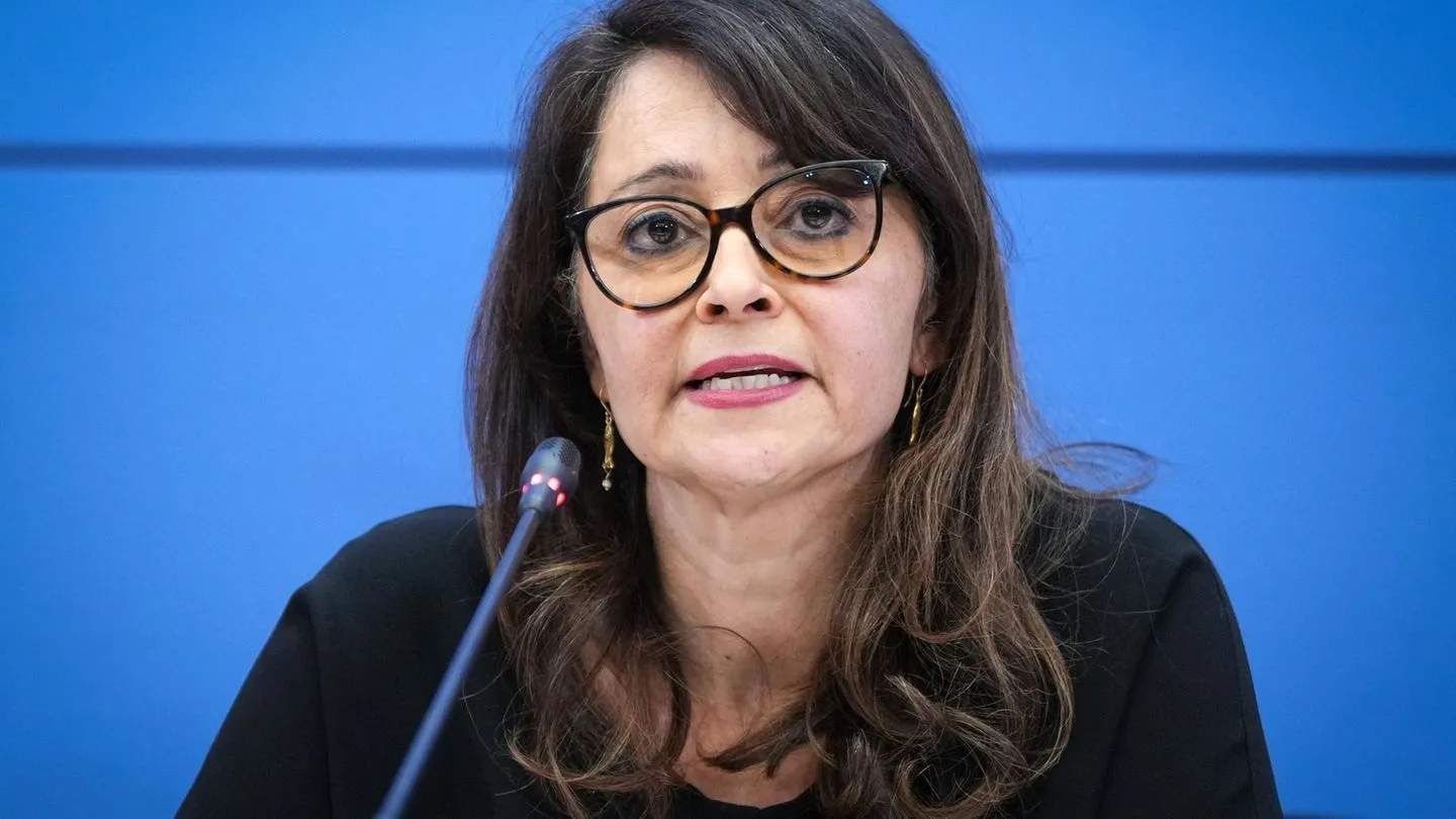 Plagiatsvorwürfe: Berlins Justizsenatorin lässt Doktorarbeit prüfen – Politische Kampagne oder echte Probleme?