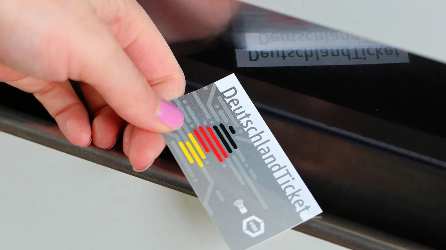 Früheres Bürgergeld: Deutschlandticket für 27,50 Euro? So kommen Grundsicherungsempfänger günstiger weg