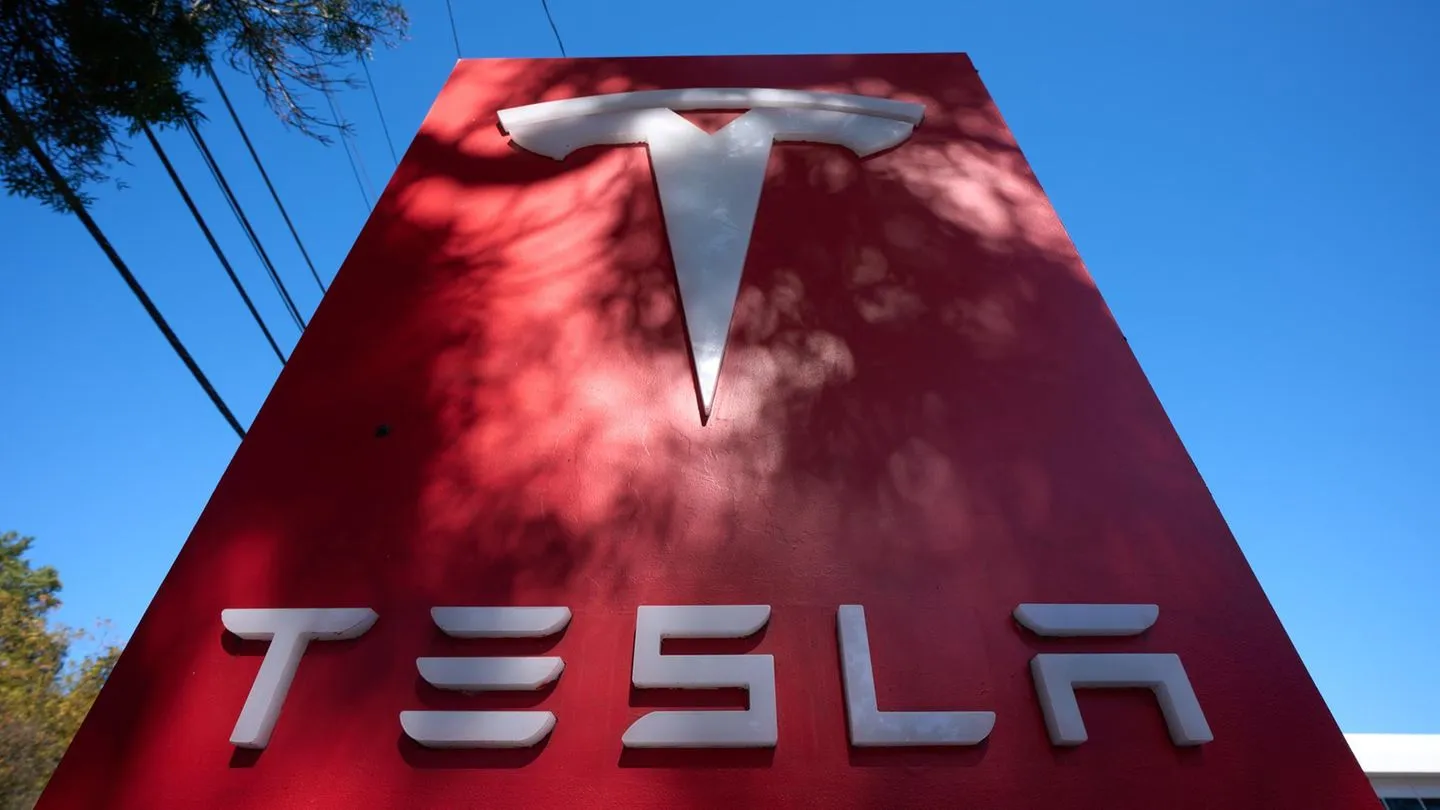 Prozess: Abgelehnter Bewerber verschickt Schweineaugen an Tesla und droht mit Anschlägen