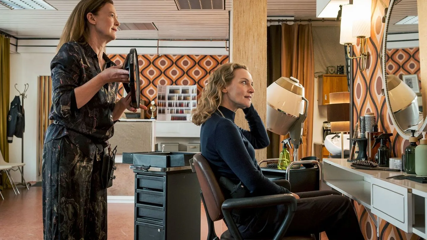 "Nord bei Nordwest – Hair? Hartmann!": A Rather Hairy Affair