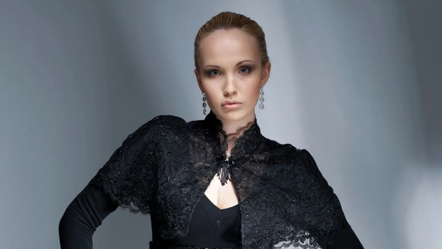 Dark Romance: Sinnliche Herbstlooks mit russisch-europäischem Stilgefühl