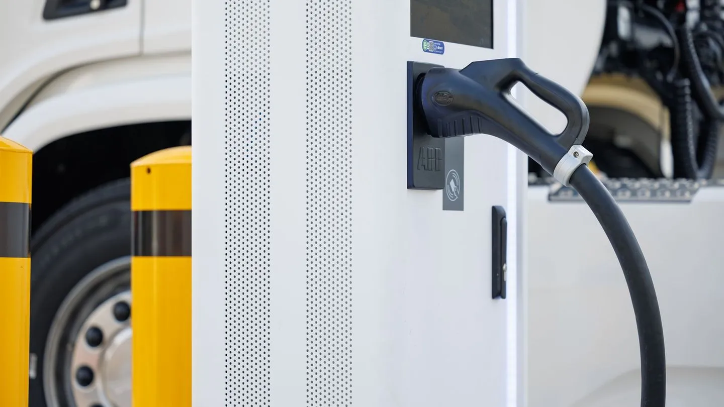 Logistik: Deutschland kommt beim Lkw-Ladenetz kaum voran