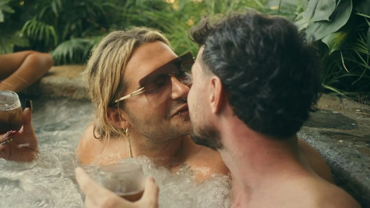 Neue Staffel „Kaulitz & Kaulitz“: Tom stichelt — weil Bill mit Jannik knutscht?