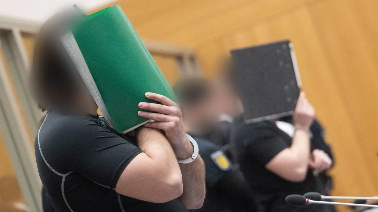Brandsätze per Post?: Urteil gegen mutmaßliche Agenten Russlands erwartet — Zweifel an den Vorwürfen