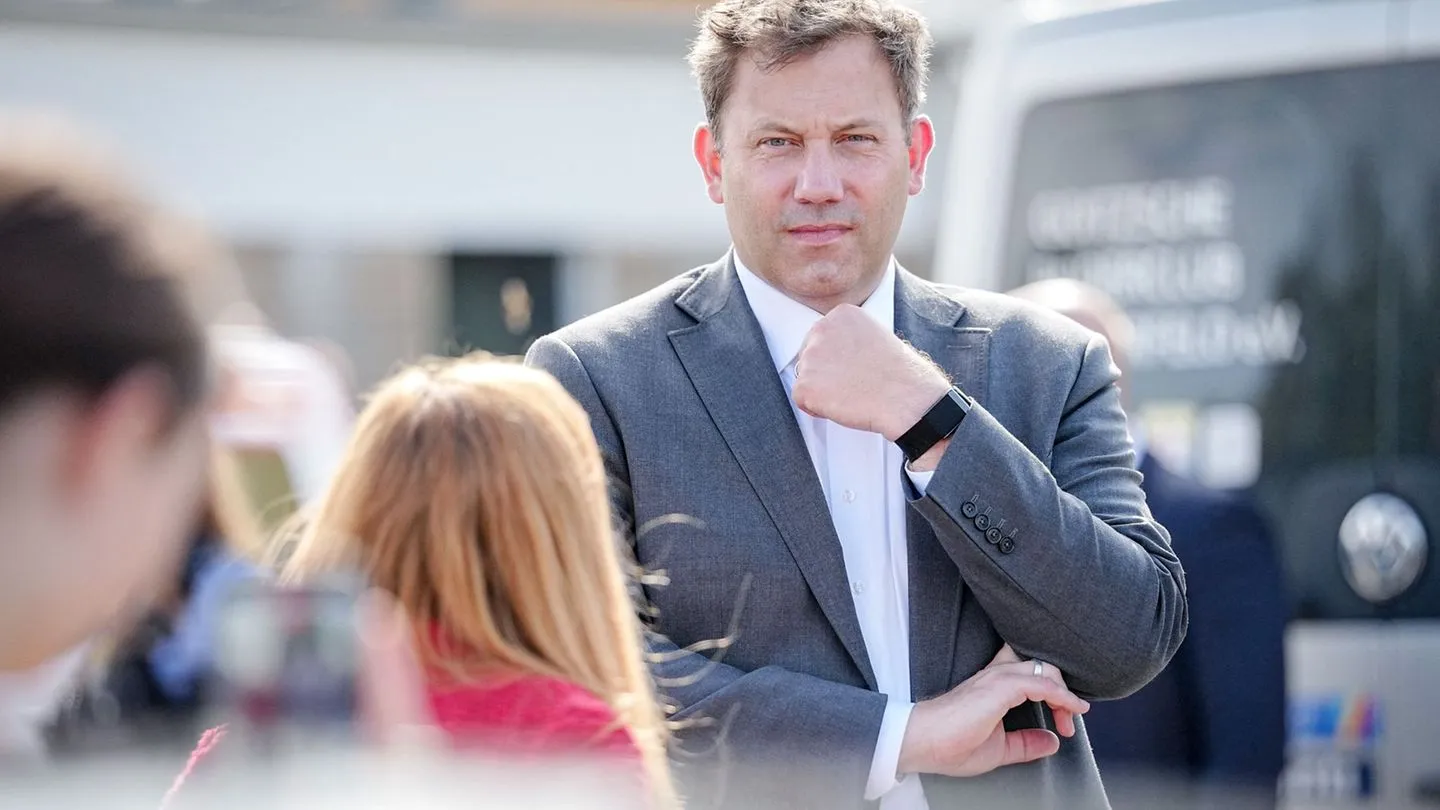 Wahlkampf und Parteigrummeln: Trotz Gegenwind — Mit Klingbeil in Sachsen-Anhalt
