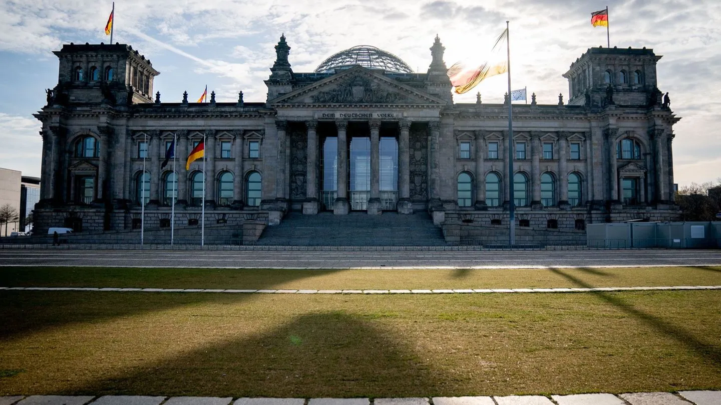 Petition gegen umstrittene Krypto-Steuerpläne erreicht Quorum — Schutz für Langfristanleger errungen